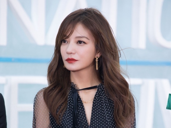 Trieu Vy len tieng ve hinh anh hon dao dien Ly Phi o nha hang hinh anh