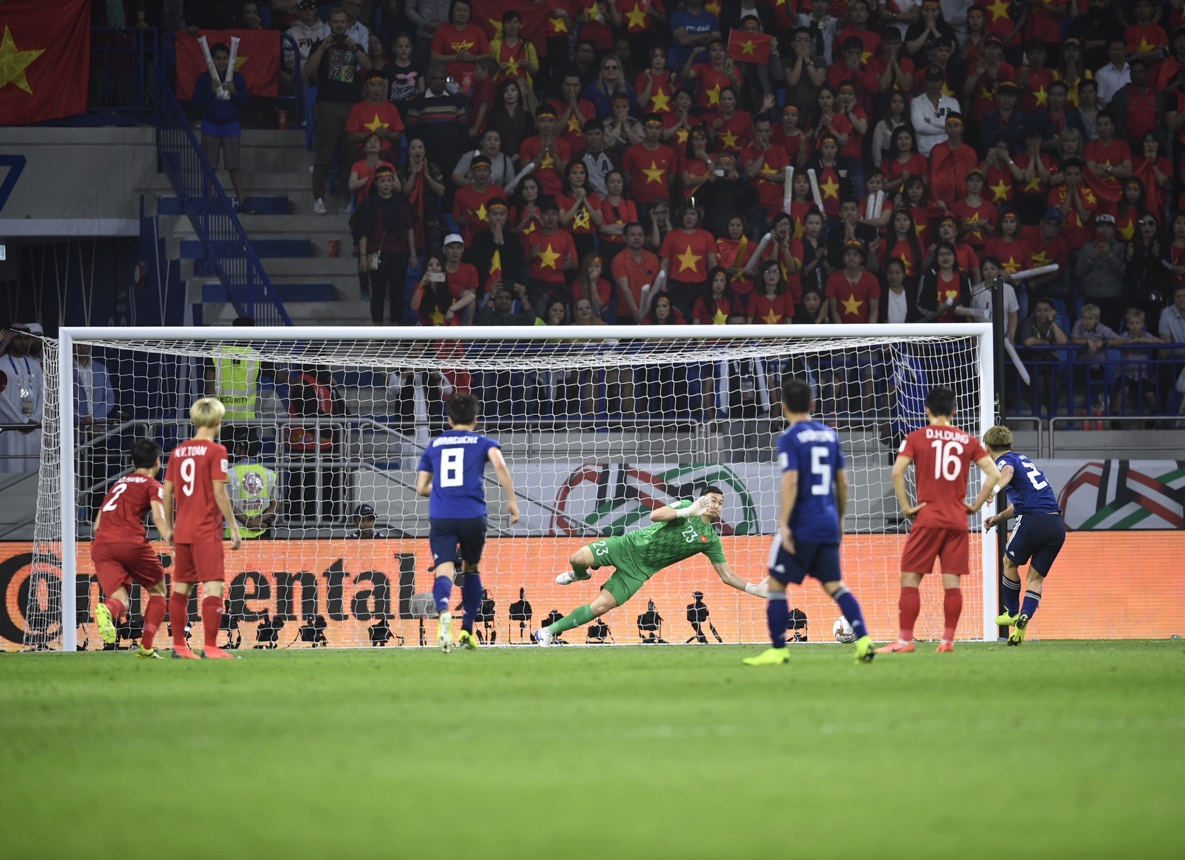 Sao Việt chia sẻ sau trận Việt Nam ảnh 1 Sao Viet chia se sau tran Viet Nam anh 1