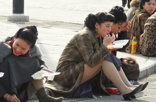 Canh tui nhuc, luong beo bot cua dien vien quan chung o Trung Quoc hinh anh