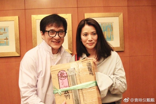 Thành Long chèn ép Viên Vịnh Nghi ảnh 1 Thanh Long chen ep Vien Vinh Nghi anh 1