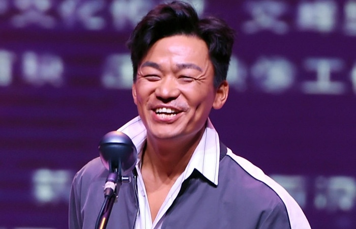 'Vua hai' Vuong Bao Cuong bi to ngoai tinh va co con roi voi bo nhi hinh anh