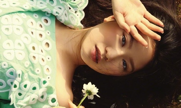 Con gai sinh nam 2004 cua Chan Tu Dan lan dau lam mau thoi trang hinh anh