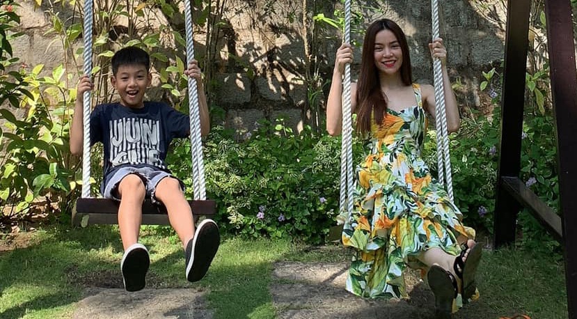 Sao Viet ngay 30 Tet: Nguoi voi ve que, nguoi du lich ben gia dinh hinh anh