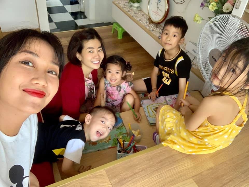 Dien vien Mai Phuong tu lai xe den chuc Tet nha Oc anh 2