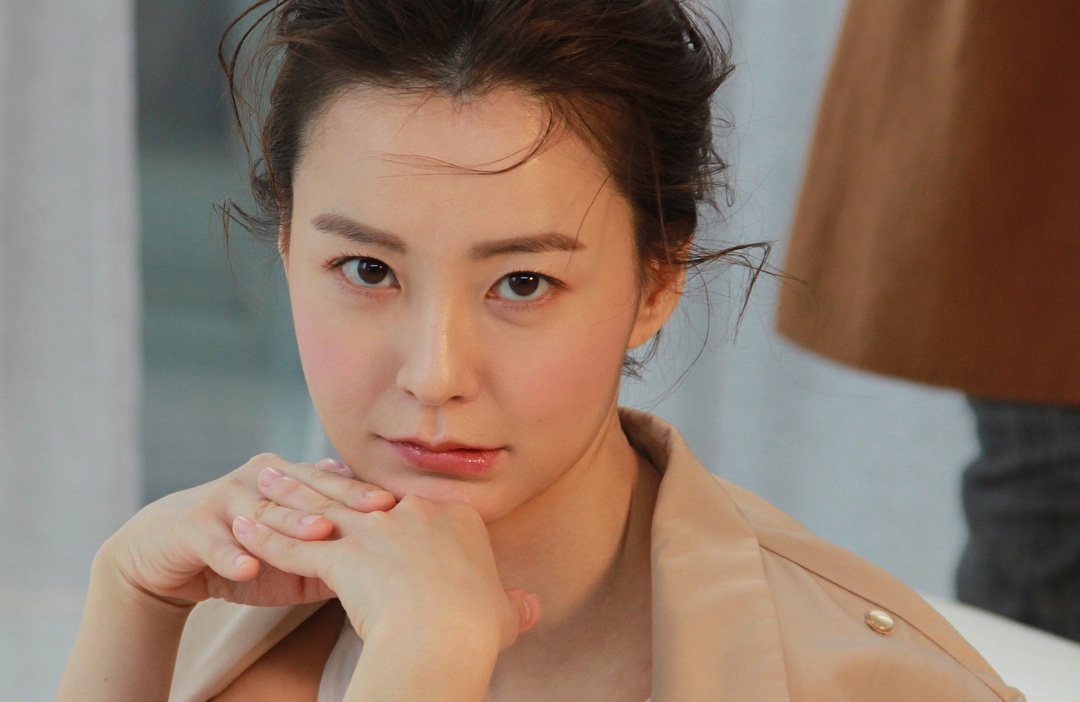 Canh sat bat ke tung tin sao nu Han Quoc ngoai tinh voi dao dien hinh anh