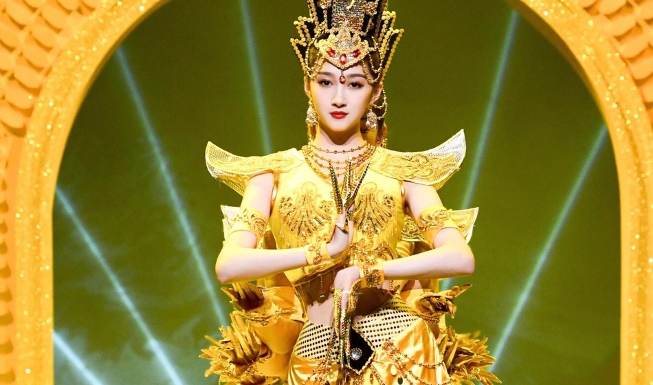Quan Hiểu Đồng múa Phật bà nghìn tay ảnh 1 Quan Hieu Dong mua Phat ba nghin tay anh 1