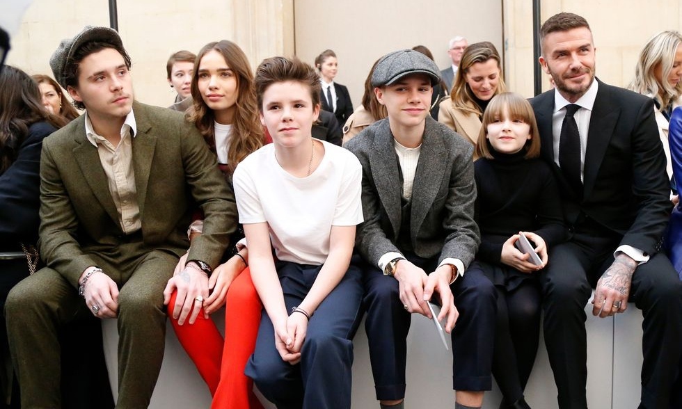 Beckham va 4 con duoc san don khi toi show co vu Victoria hinh anh