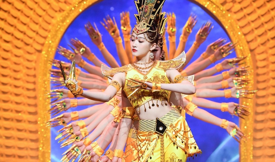 Quan Hiểu Đồng múa Phật bà nghìn tay ảnh 2 Quan Hieu Dong mua Phat ba nghin tay anh 2