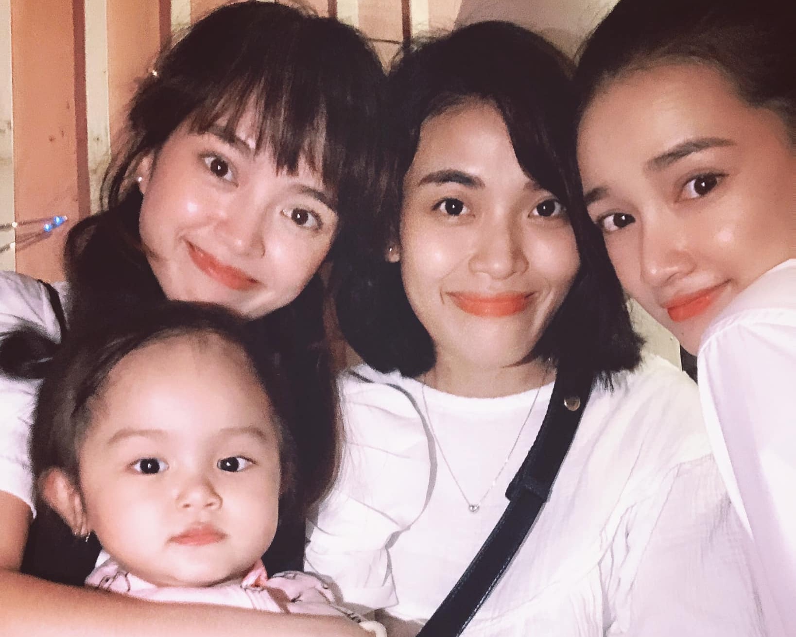 Nhã Phương xinh đẹp sau 1 tháng sinh ảnh 1 Nha Phuong xinh dep sau 1 thang sinh anh 1