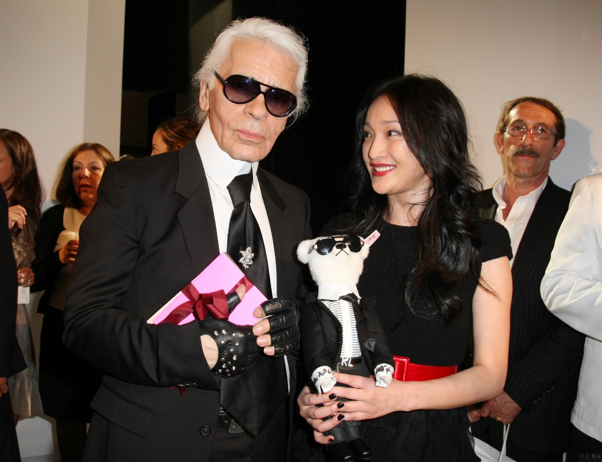 Karl Lagerfeld tung sung ai nhung my nhan Trung Quoc nao? hinh anh