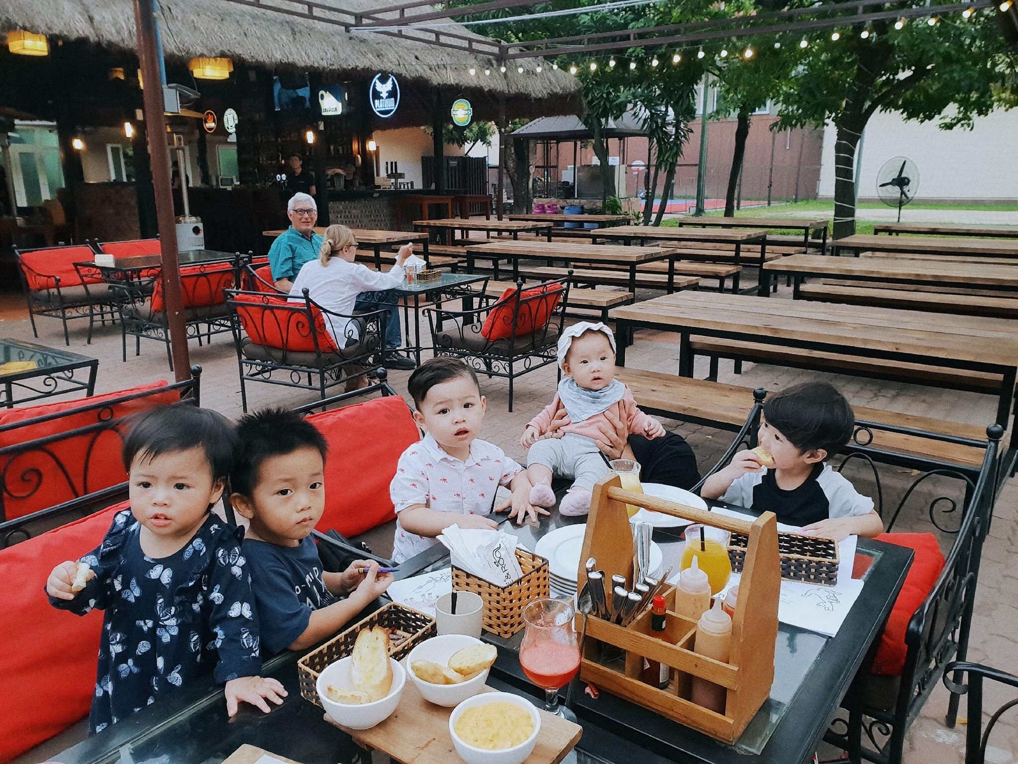 Gia dinh Big Daddy - Emily,  Justatee va Trang Lou anh 2