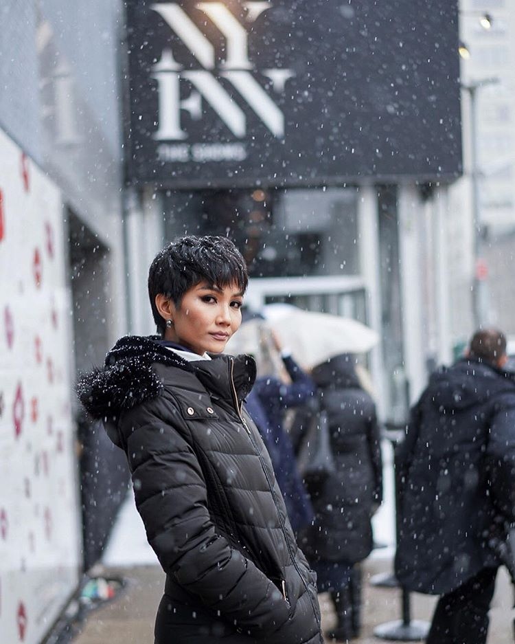 H'Hen Nie khoe mat moc anh 9