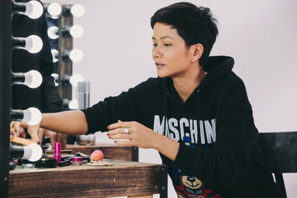 H'Hen Nie khoe mat moc anh 6