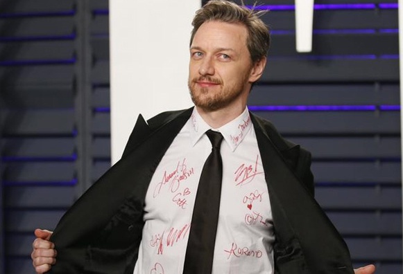 James McAvoy từ thiện bằng cách ký tên lên áo ảnh 1 James McAvoy tu thien bang cach ky ten len ao anh 1