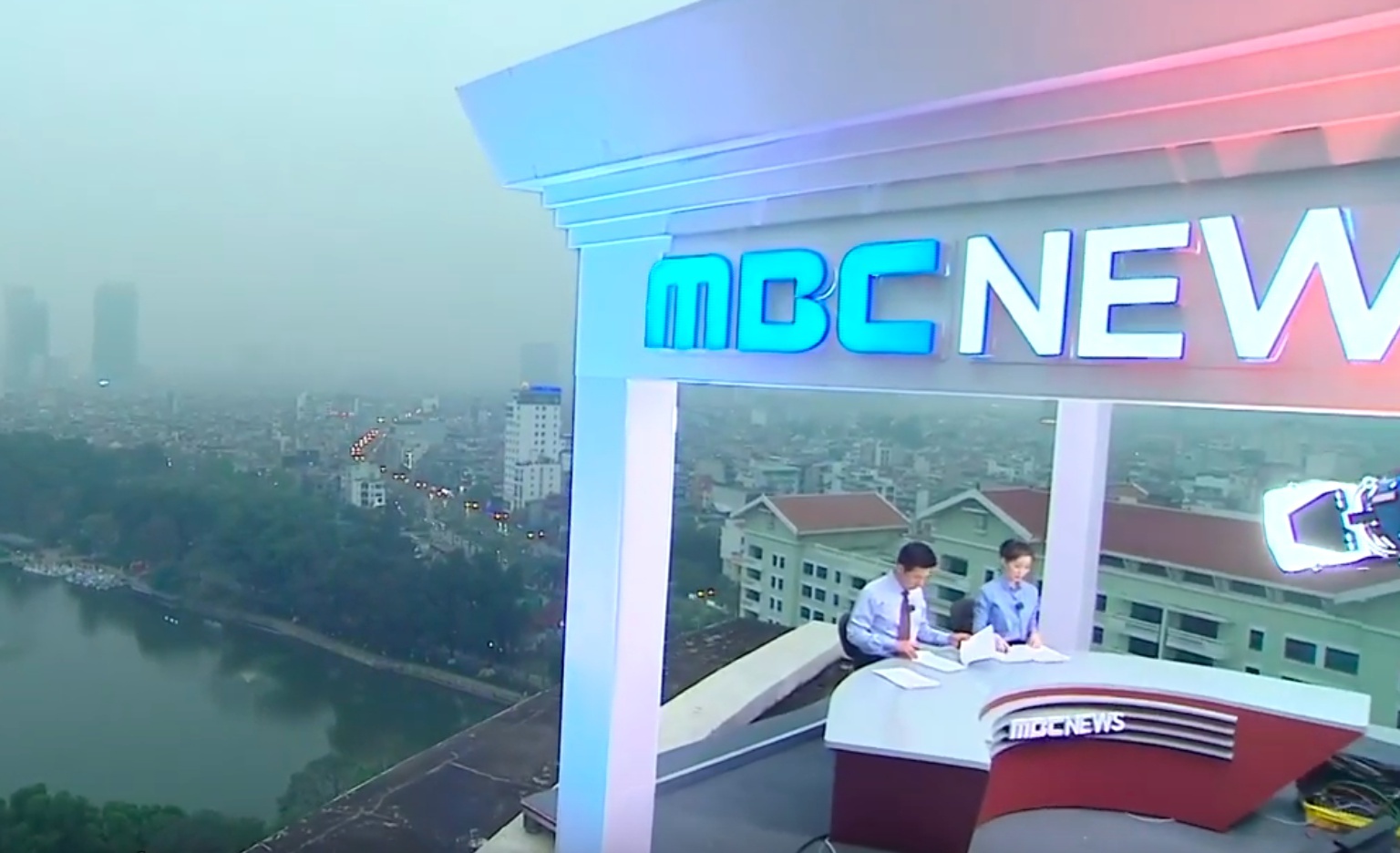 Truong quay da chien cua cac dai Han Quoc dua tin Kim - Trump o HN hinh anh