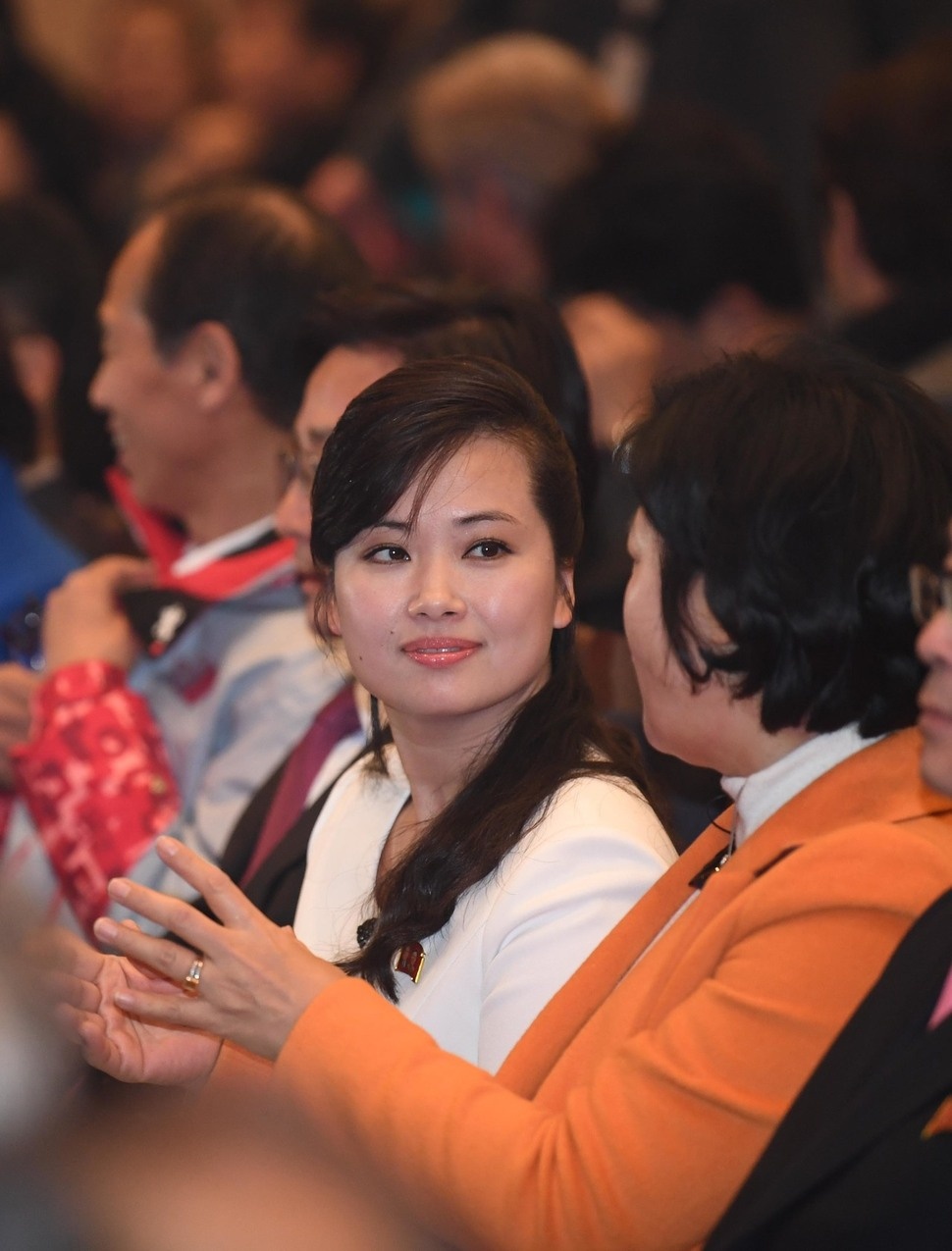 Ca si Hyon Song Wol thap tung Kim Jong Un anh 10