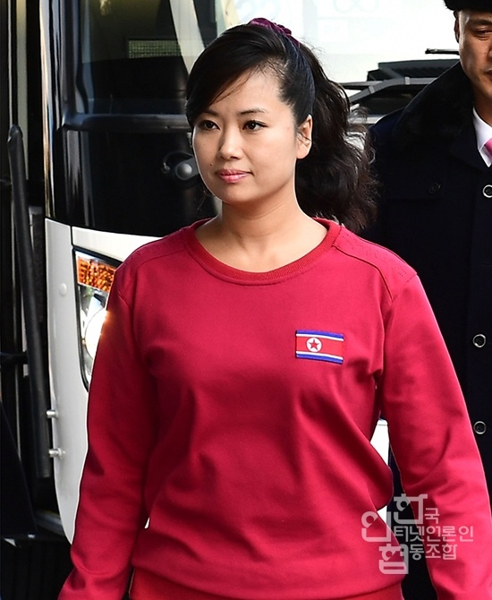 Ca si Hyon Song Wol thap tung Kim Jong Un anh 9