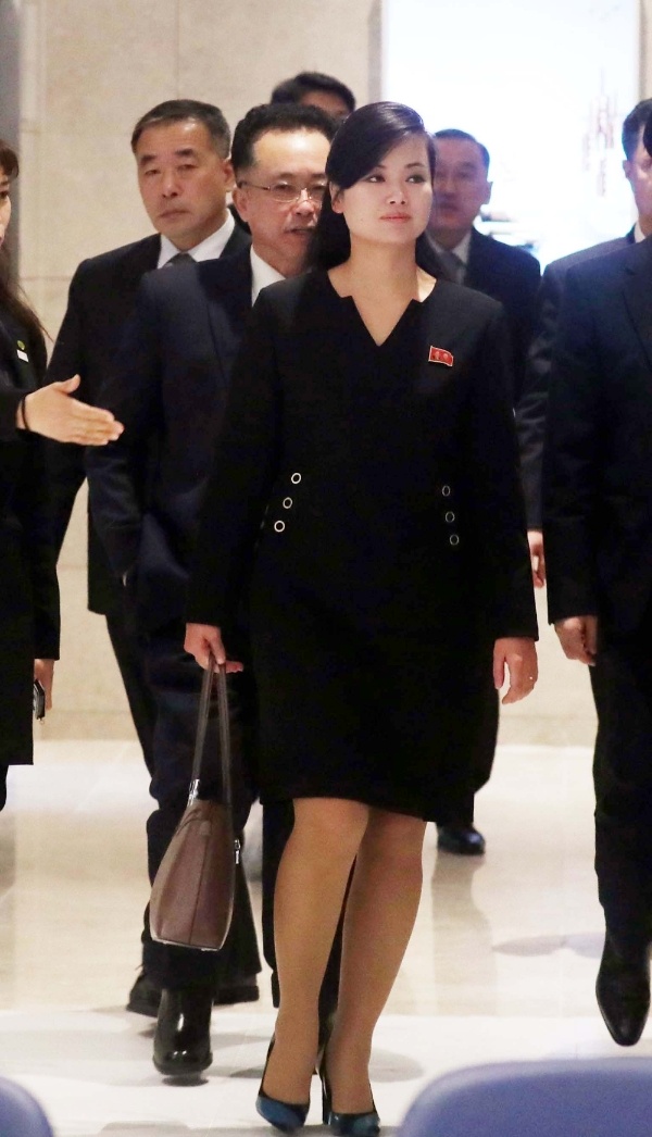 Ca si Hyon Song Wol thap tung Kim Jong Un anh 4