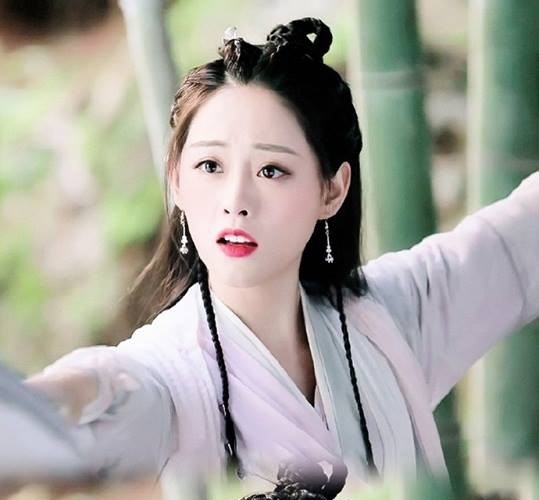 Chuc Tu Dan goi cam voi bikini anh 1