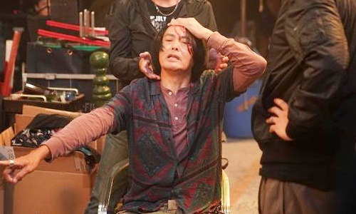 Chau Nhuan Phat bi danh chay mau dau tren phim truong hinh anh