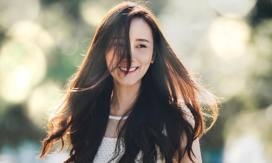 My nhan Malaysia qua doi sau tai nan dam xe vao cay hinh anh