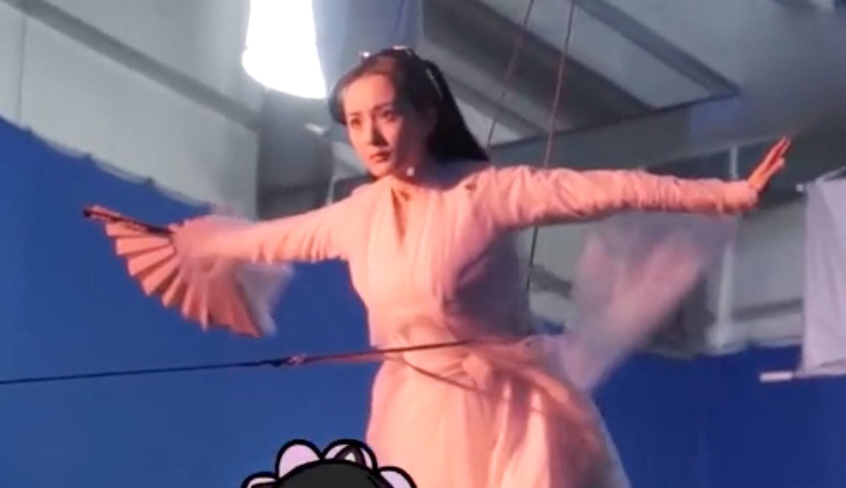 Boc me canh phi than, dai chien tren khong cua cao thu phim co trang hinh anh