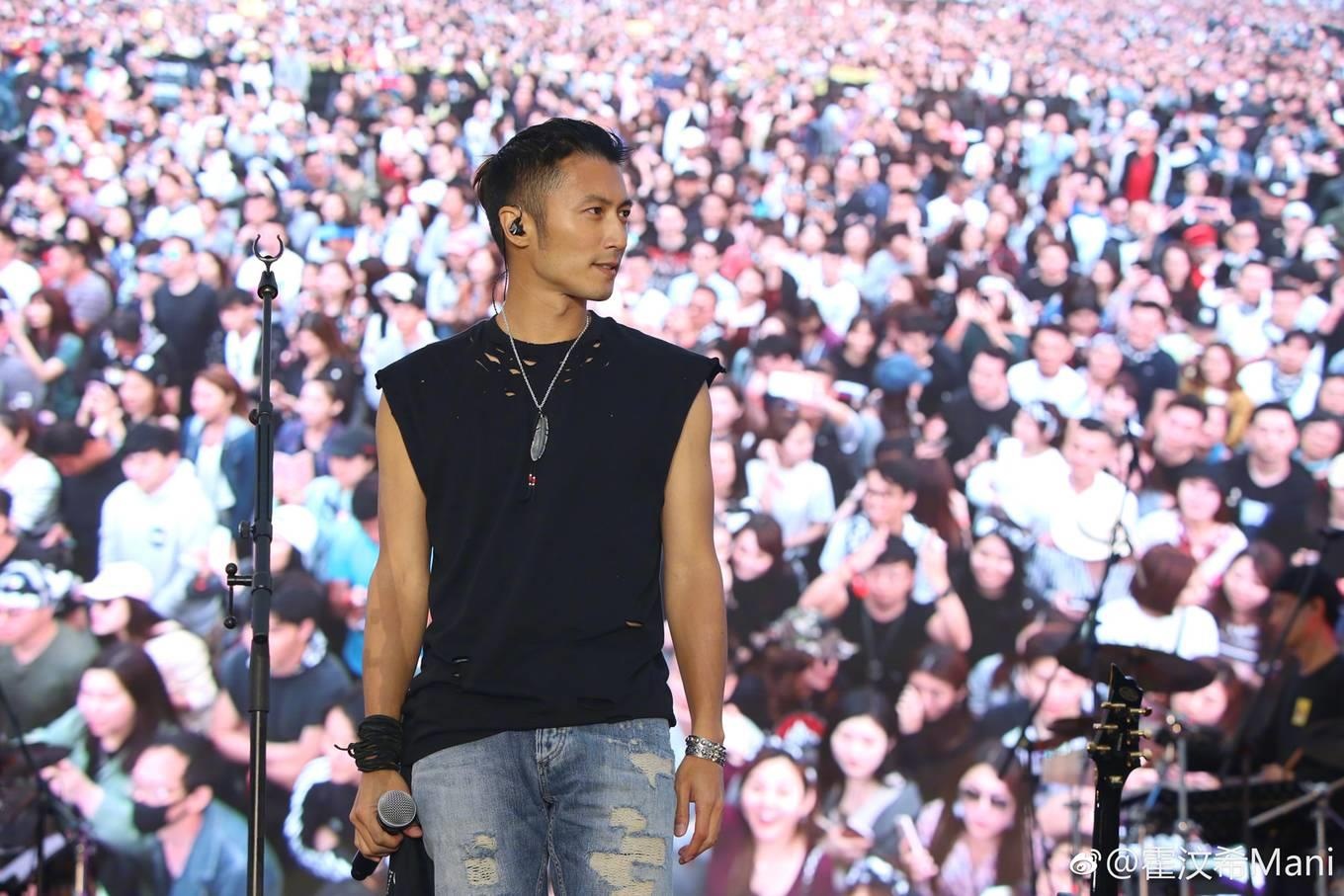 Ta Dinh Phong ca hat anh 6