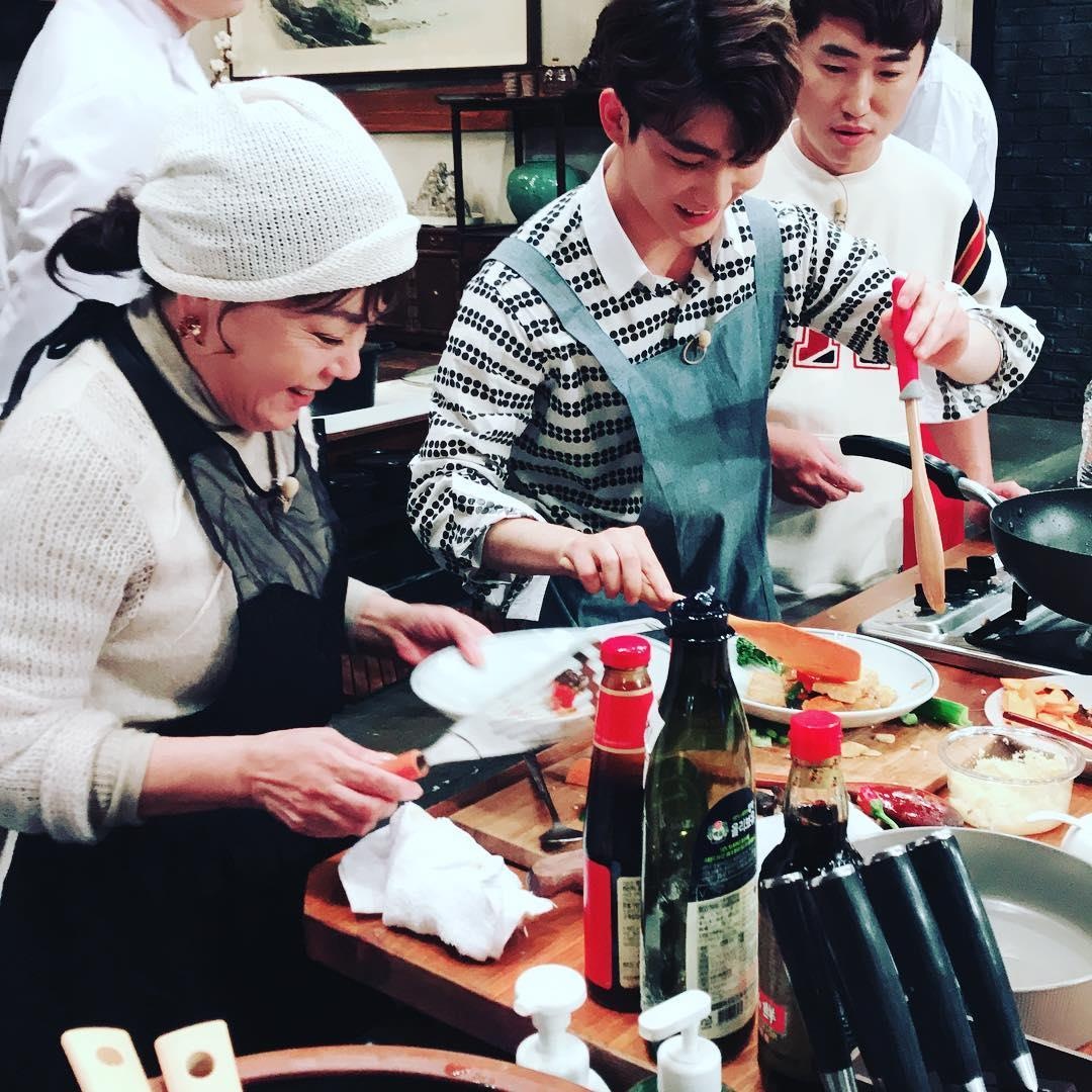 Hoa hau Han sinh con cho chong tre anh 5