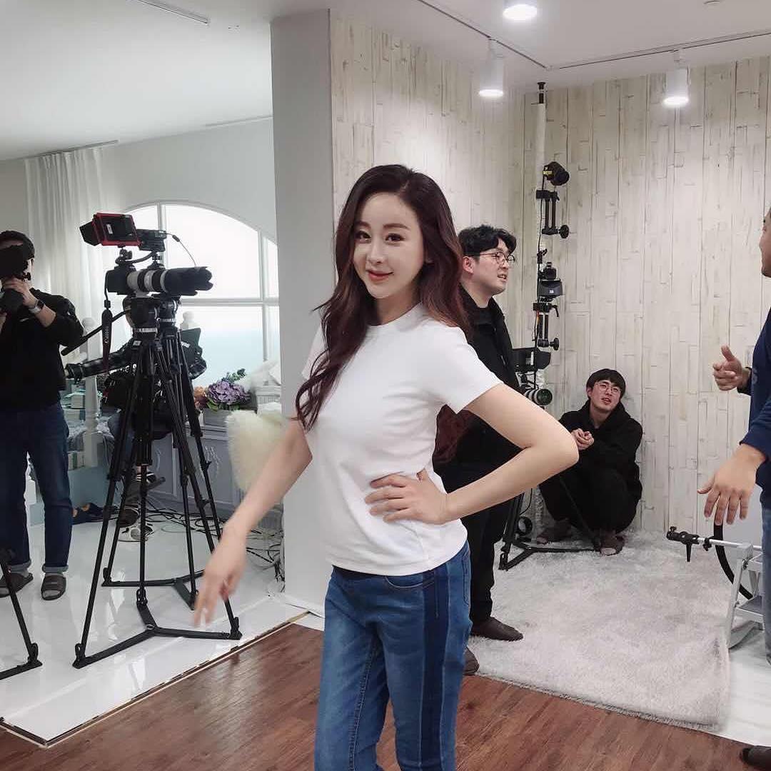 Hoa hau Han sinh con cho chong tre anh 4