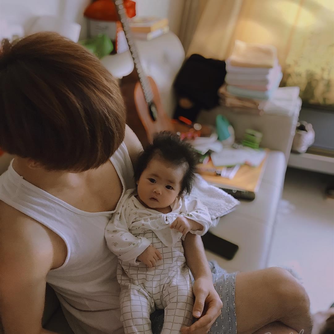 Hoa hau Han sinh con cho chong tre anh 2