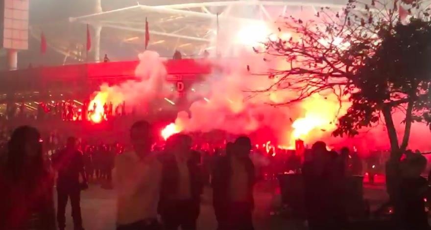 Hoang Bach dang clip CDV Viet Nam dot phao sang mung chien thang hinh anh