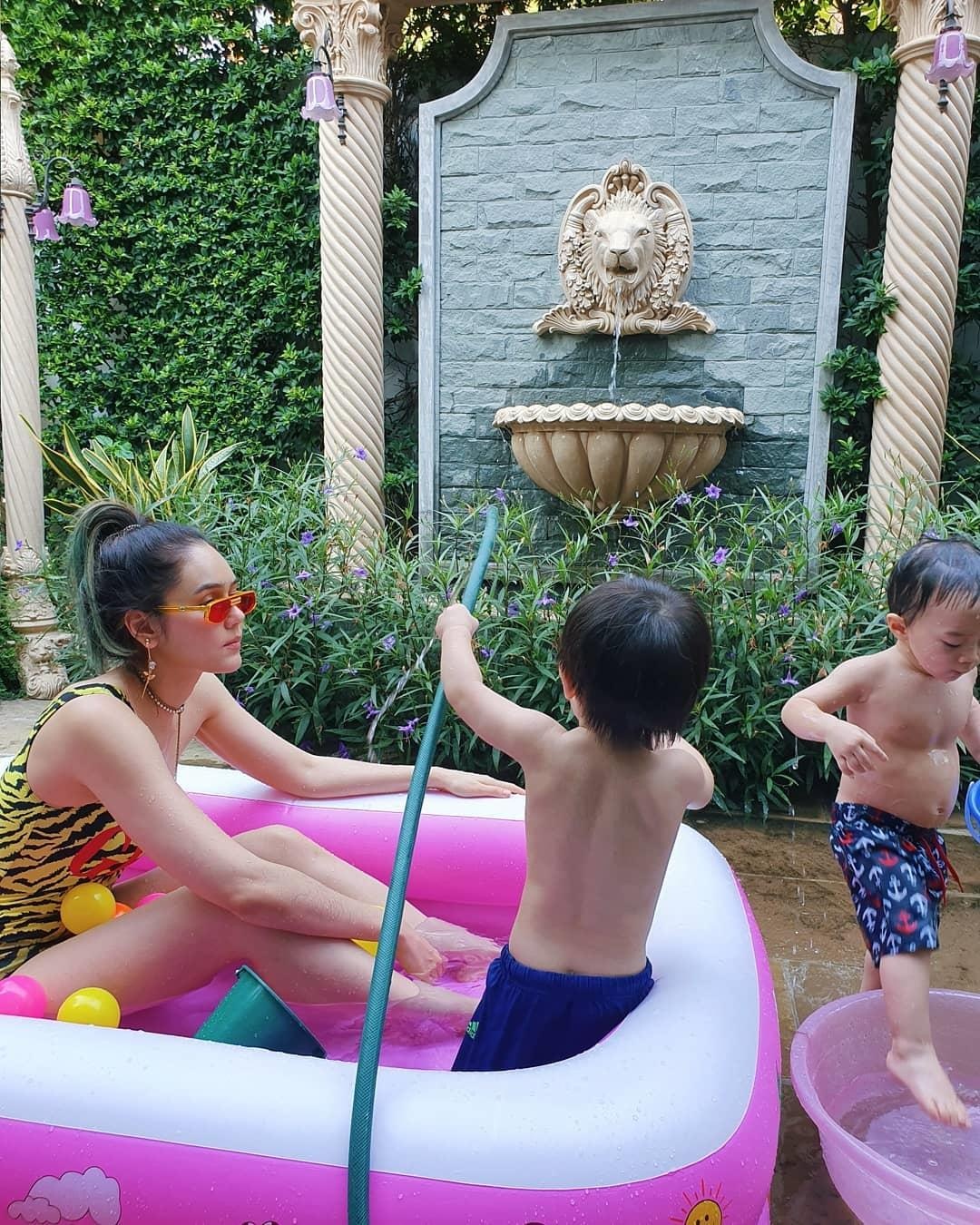 Chompoo Araya goi cam tre dep anh 8