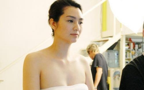 My nhan Hong Kong khoc sung mat khi biet chong ngoai tinh voi tro ly hinh anh