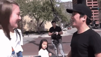 Truong Giang khien co gai My bat cuoi khi giao tiep bang tieng Anh hinh anh