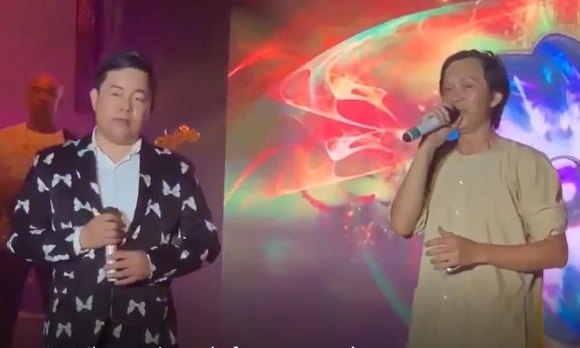 Clip Hoai Linh va Quang Le hat 'Con duong xua em di' hinh anh