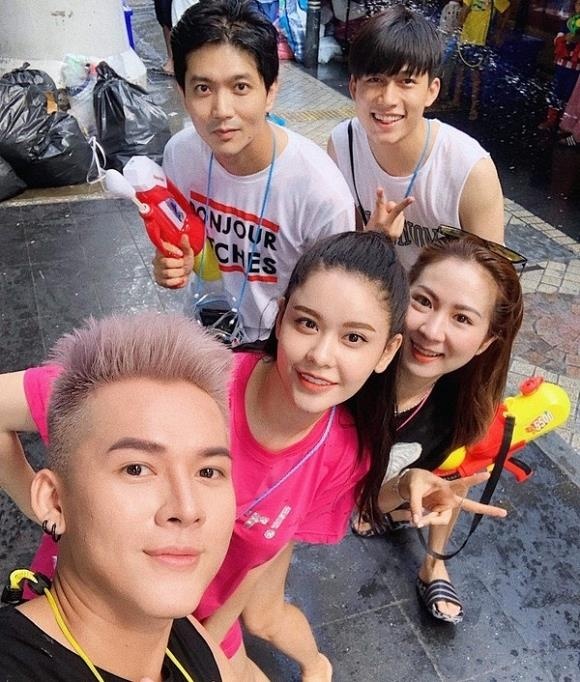 Sao Viet du lich dip le anh 14