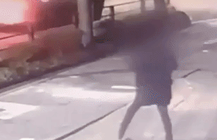 Clip nam dien vien Han mat kiem soat, hanh dong bat thuong vi ngao da hinh anh