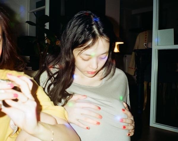 Sulli va nhung lan gay tranh cai vi anh phan cam anh 5