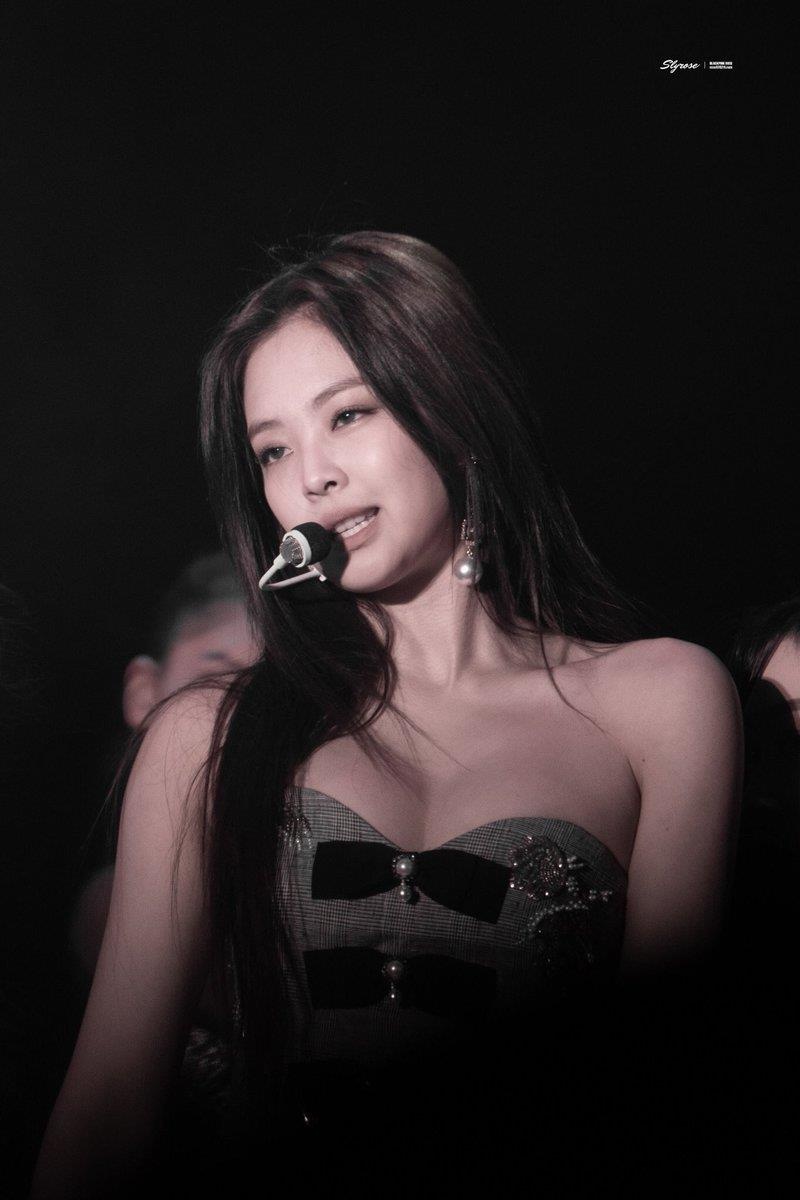 Jennie Black Pink goi cam anh 11