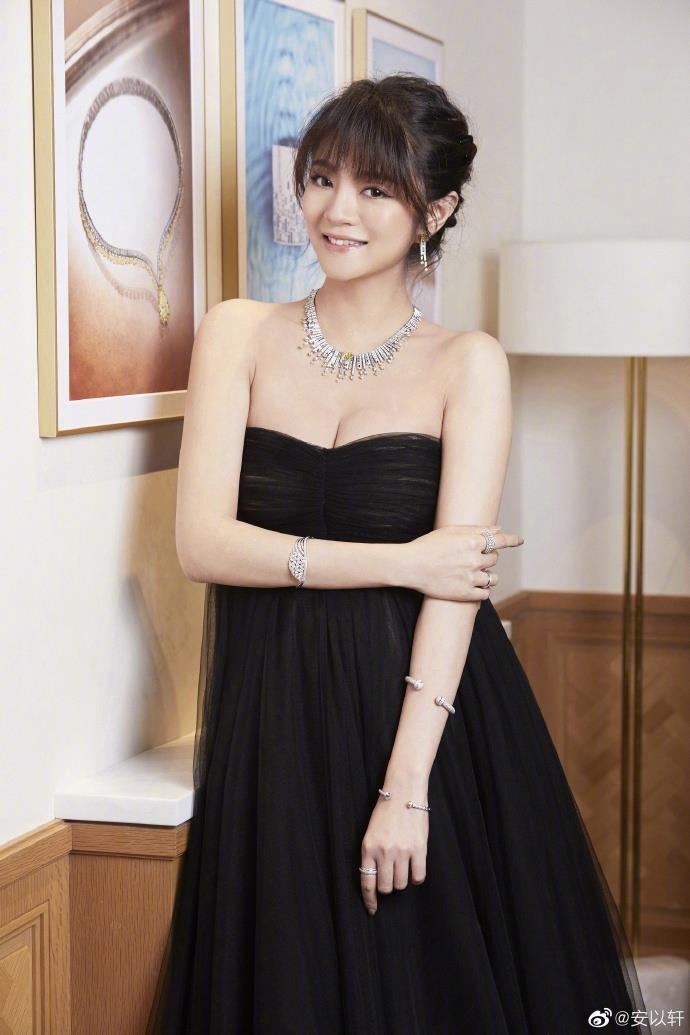 An Dĩ Hiên khoe dáng gợi cảm khi mang bầu ảnh 2 An Di Hien khoe dang goi cam khi mang bau anh 2