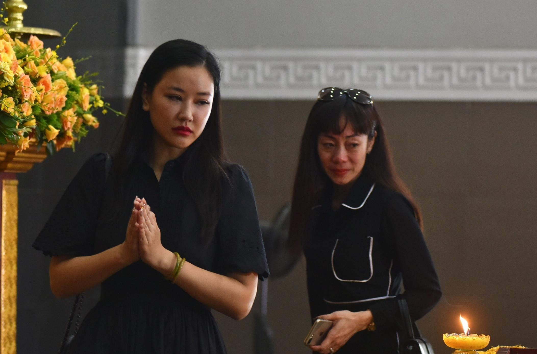 Nhieu nghe si Viet khoc khi vieng nguoi mau Ha Noi qua doi o tuoi 37 hinh anh