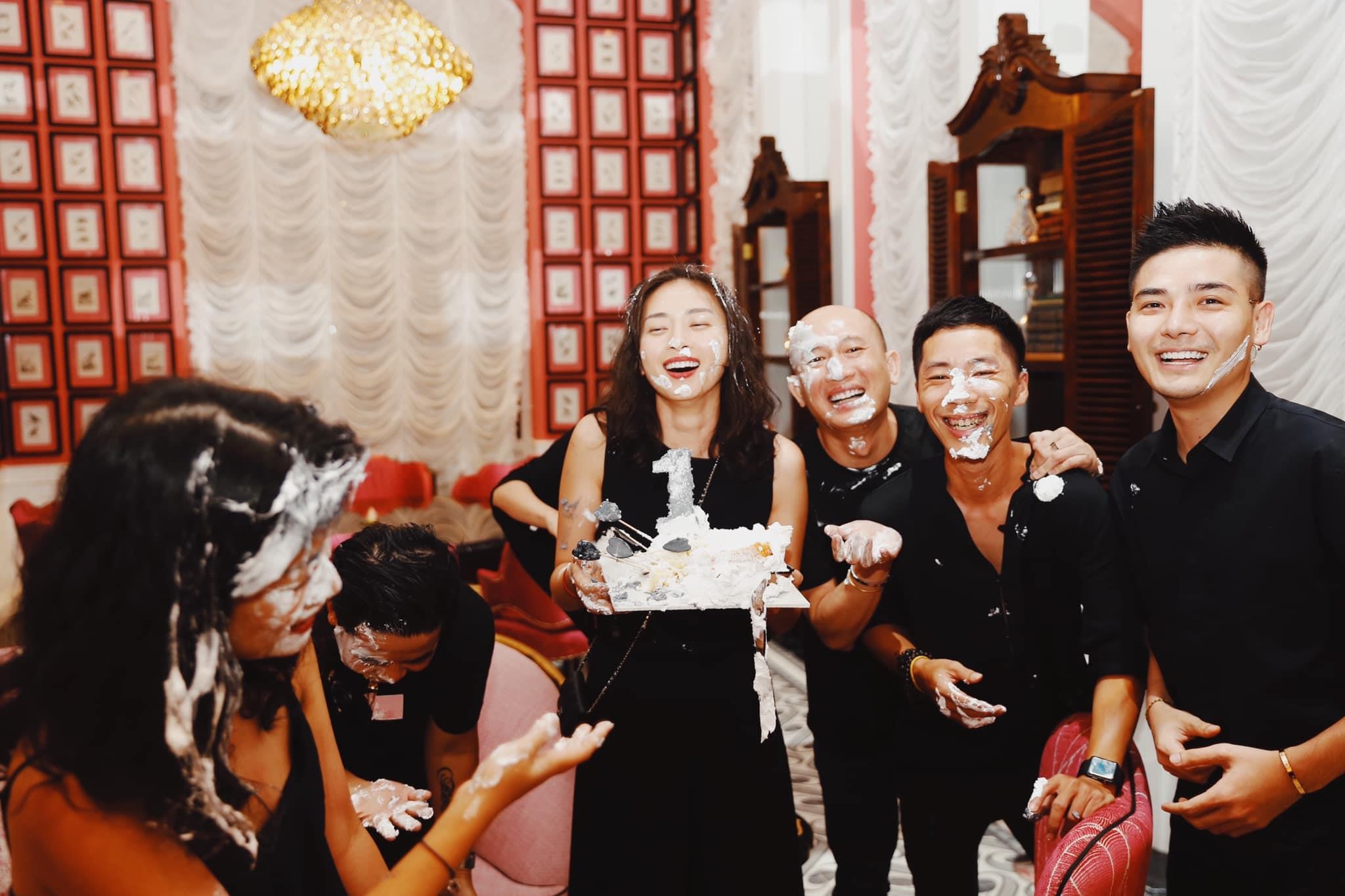 Nha Phuong khoe eo thon,  Giang My goi cam anh 6