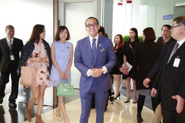 Ty phu Hong Kong Ly Trach Giai Quach Gia Van anh 2