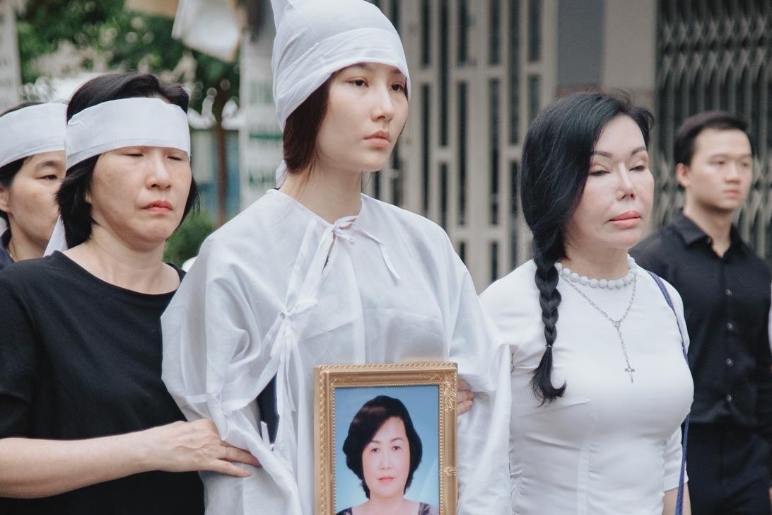 Diem My 9X: 'Me oi me di roi, toi nay con ngu ai om con day' hinh anh