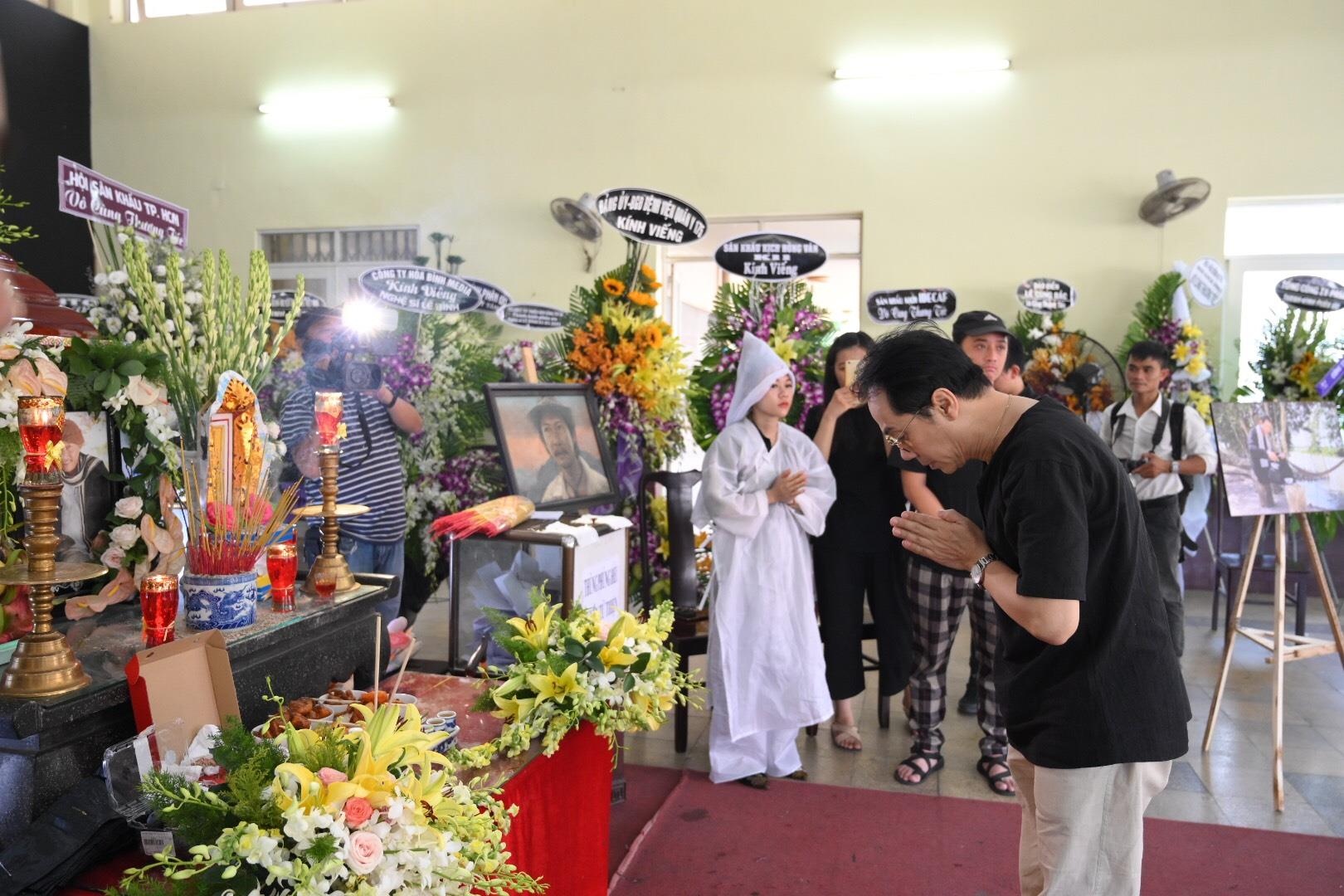 Le Binh qua doi anh 2