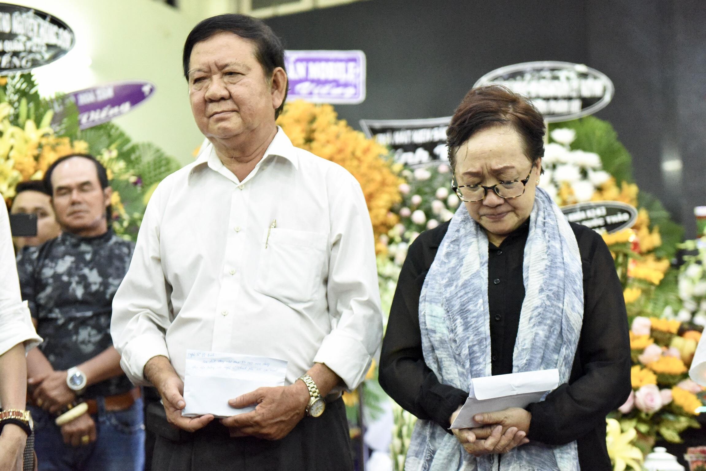 Le tang nghe si Le Binh anh 2