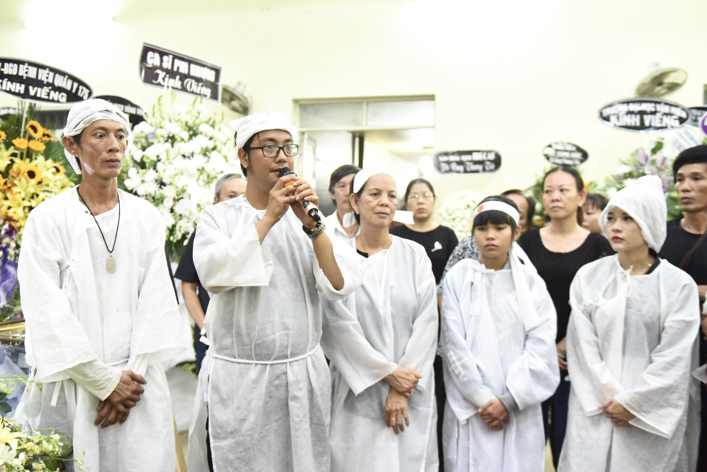 Le tang nghe si Le Binh anh 1