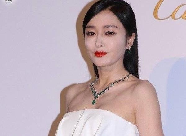 Tần Lam bị chê nhan sắc ảnh 2 Tan Lam bi che nhan sac anh 2