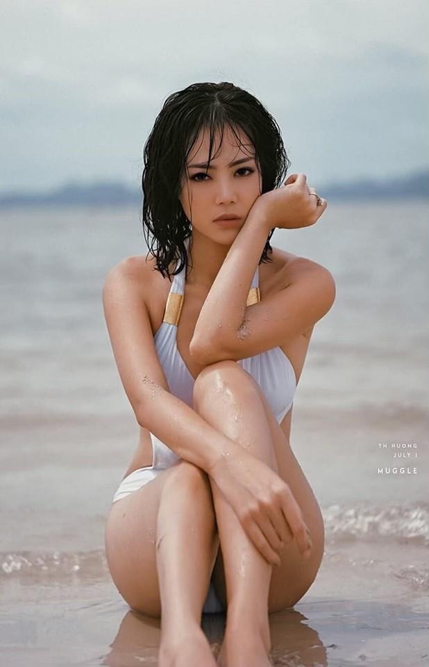 Dan sao Quynh bup be goi cam voi bikini anh 3