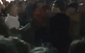 'Ca si hoi cho' Du Thien bi vay danh khi di dien o Vinh Phuc hinh anh